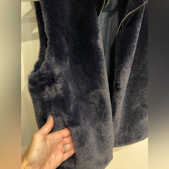 J. Crew Mercantile Navy Blue Faux Fur Zip Up Vest Small - Picture 12 of 16